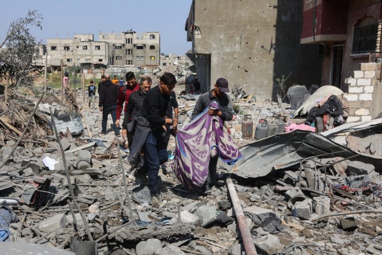 Israel rompe cessar-fogo e mata centenas de palestinos em ataques à Faixa de Gaza 