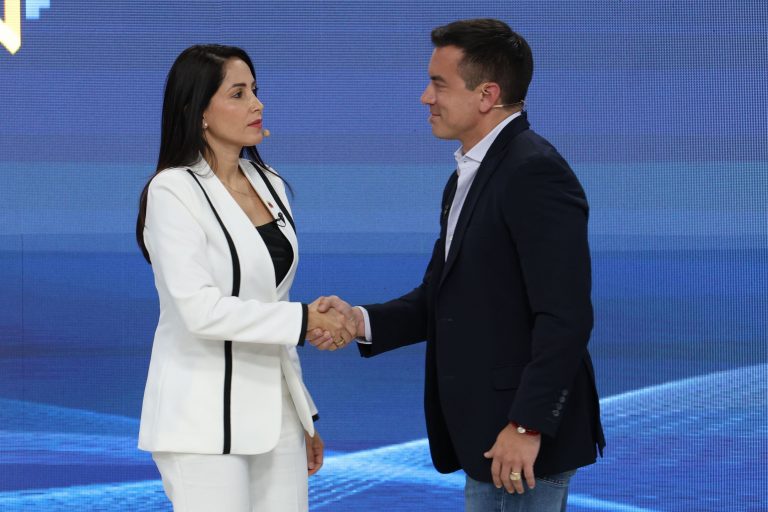 Em debate eleitoral no Equador, candidata de esquerda desafia Noboa a fazer antidoping