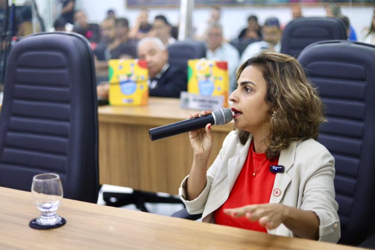 Em Olinda, vereadores encerram sessão sem deixar vereadora do PT falar