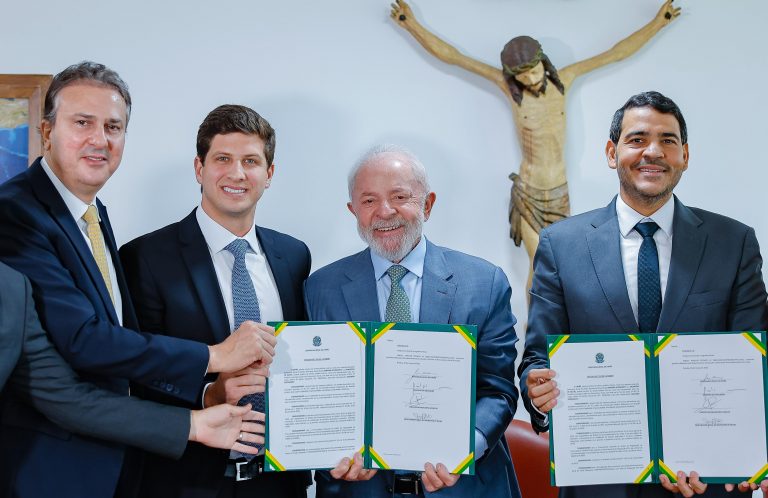 Governo Lula libera R$900 milhões para a educação e professores da rede municipal do Recife