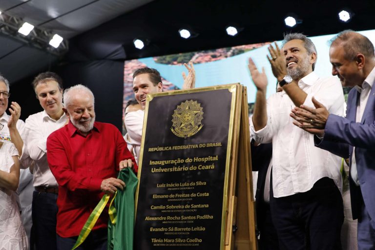 'Tempo de colheita', diz Lula em inauguração de hospital no Ceará