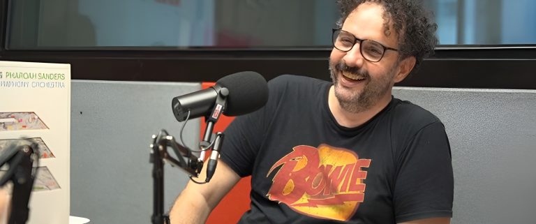 'Quem paga, aparece mais', diz DJ e pesquisador sobre lógica do streaming