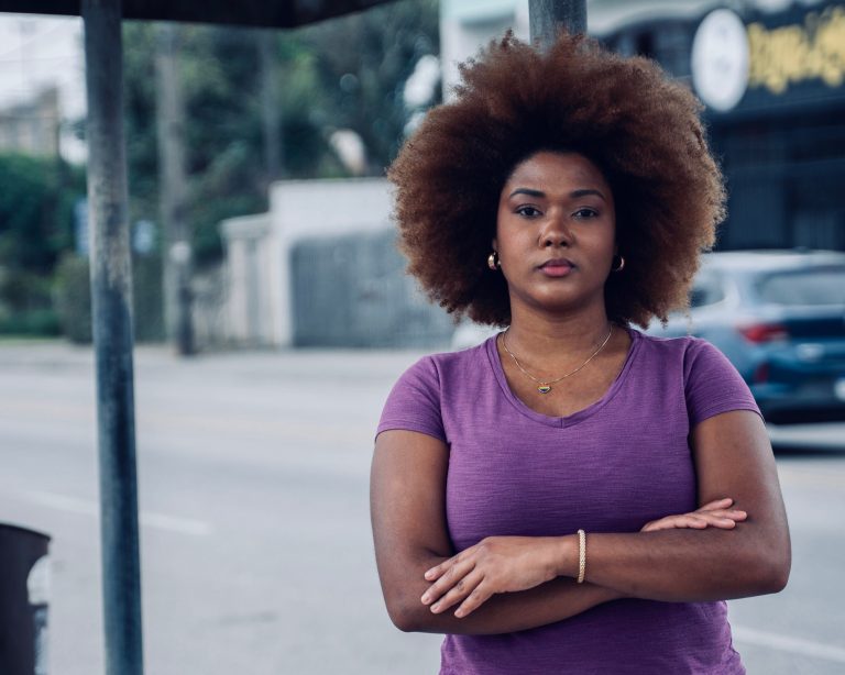 Vereadora de Pinhais (PR) denuncia ofensas racistas na internet