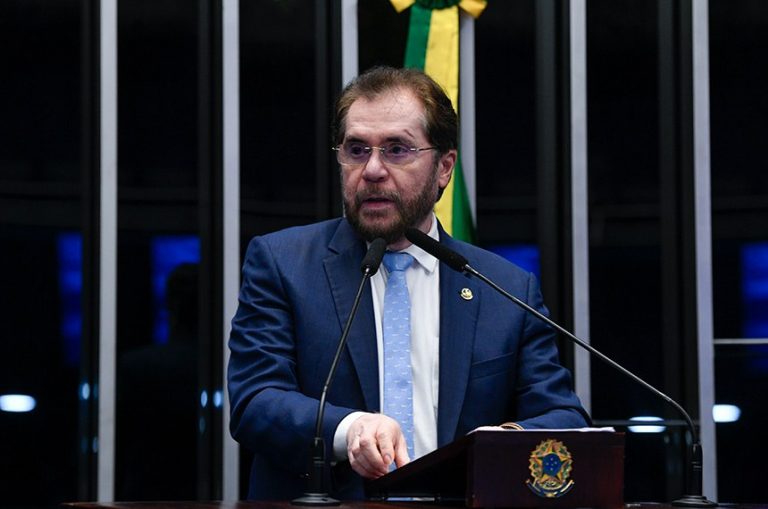 Deputadas pedem responsabilização de senador por declaração sobre 'enforcar' Marina Silva