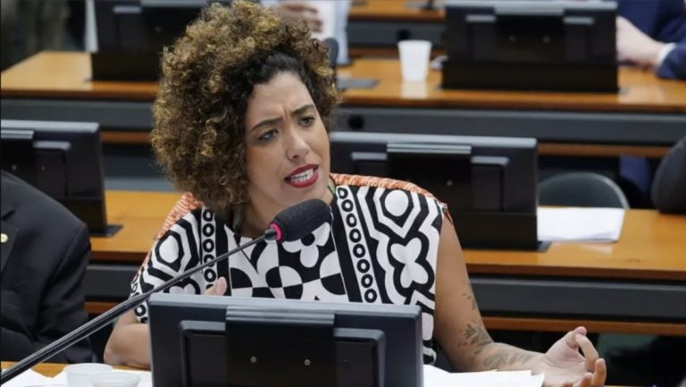 'Grande dia': veja como parlamentares reagiram ao fato de Bolsonaro ter virado réu no STF 