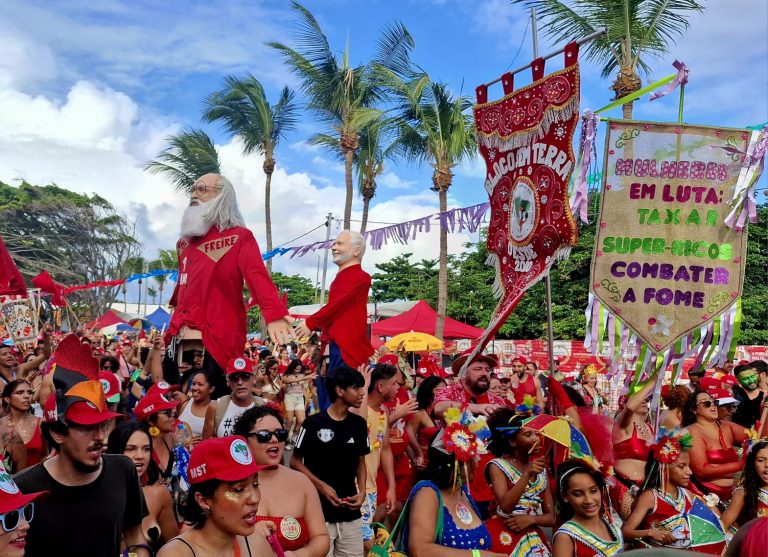 ‘Sem anistia’ e ‘fim da escala 6×1’ são defendidos por Bloco Sem Terra nas ladeiras de Olinda (PE) 