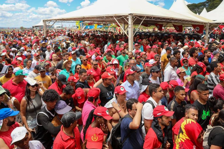 Plano de assentar 8% das famílias acampadas é importante, mas não resolve problema, diz MST