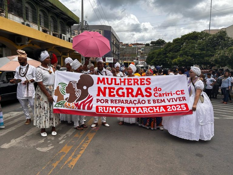 Em Crato, ato do 8M reuniu mulheres de diversos setores da sociedade por reparação e bem viver