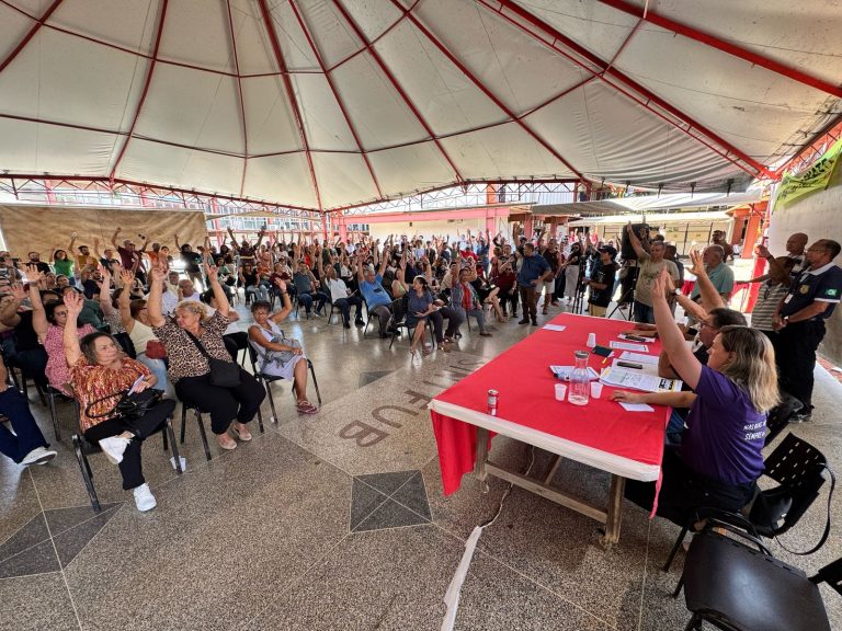 Servidores técnico-administrativos da UnB entram em greve