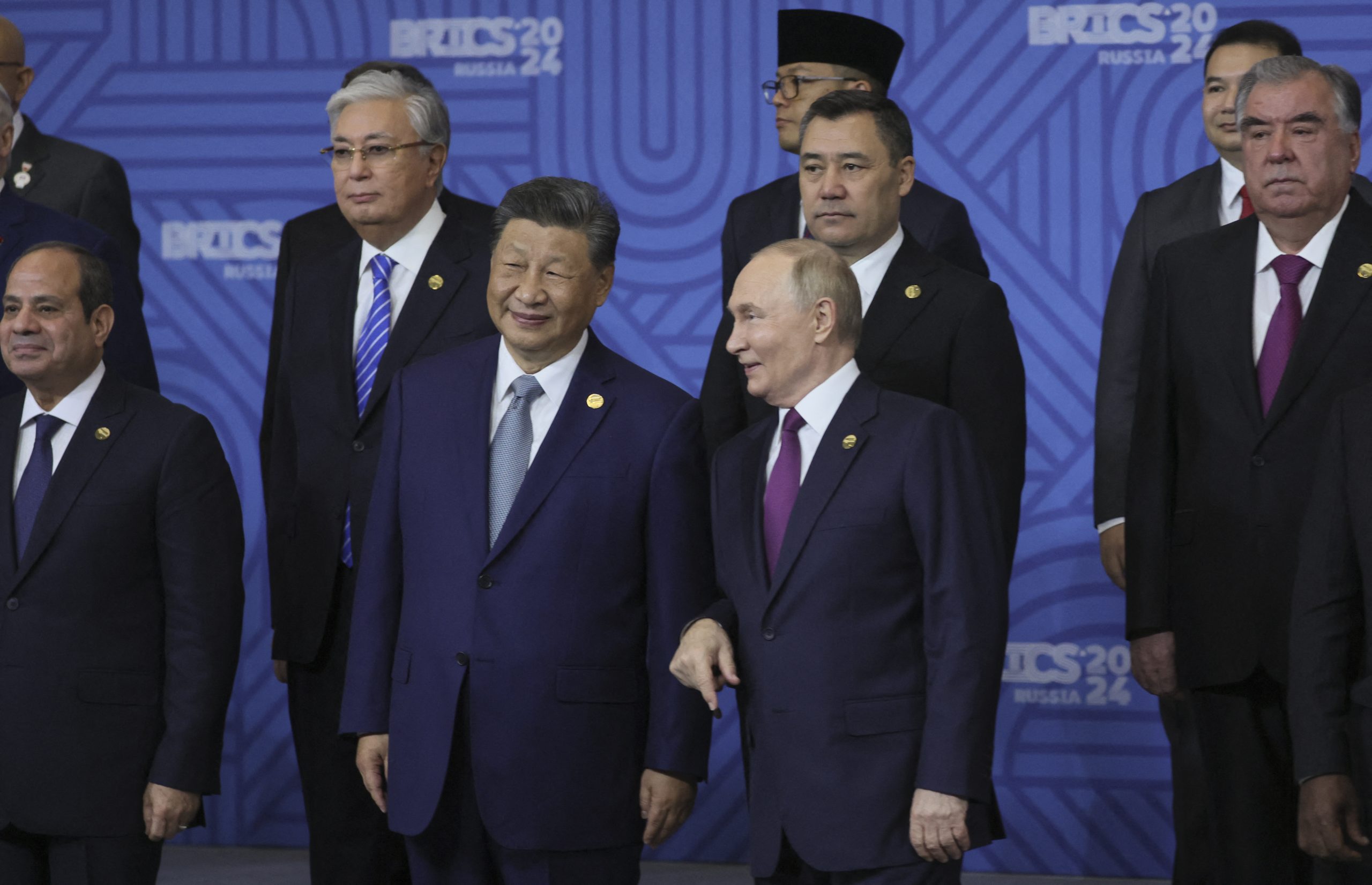 Xi Jinping e Vladimir Putin durante reunião dos membros do Brics em novembro de 2024