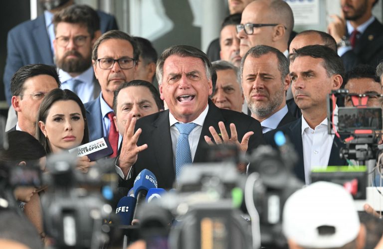 Moraes: Bolsonaro pode ser preso se usar rede social de outras pessoas