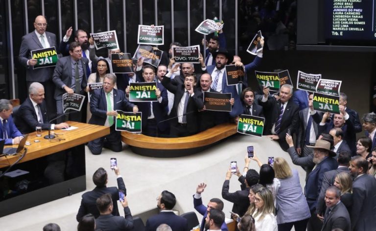 Especialistas se dividem sobre futuro de pauta da anistia no Congresso Nacional 