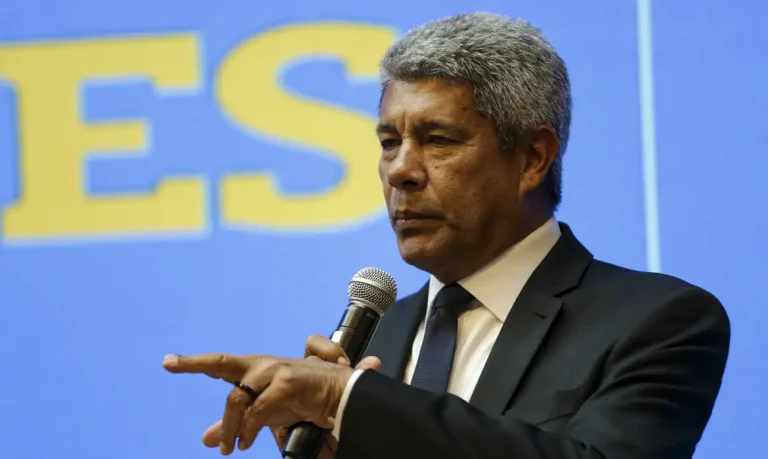 Governador da Bahia pede investigação sobre atuação da PM em chacina