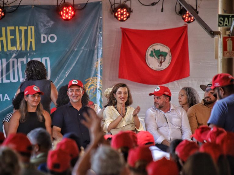 'O Brasil vai se alimentar desse arroz', diz presidente da Conab em festa da colheita do MST