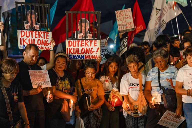 Rodrigo Duterte é preso  e levado à Haia por crime contra a humanidade