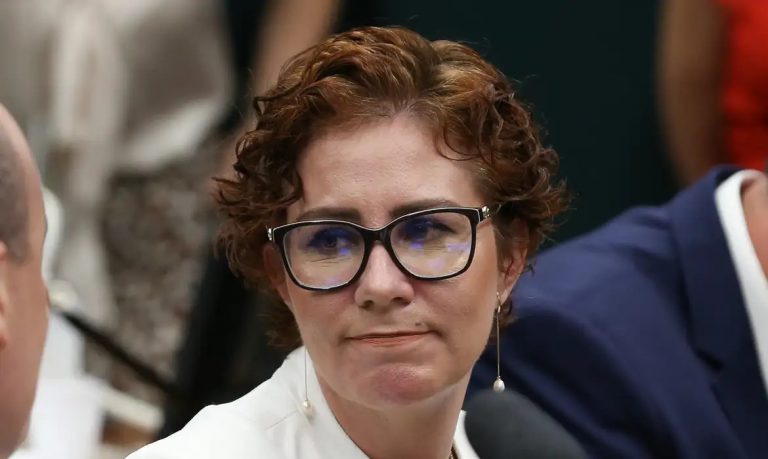 STF tem maioria para condenar e cassar Carla Zambelli em ação por porte ilegal de arma