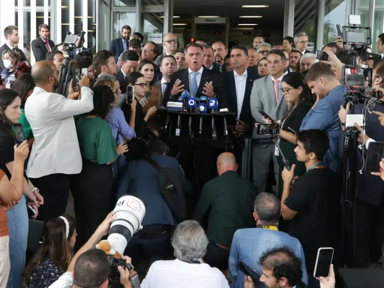 Imprensa internacional mostra Bolsonaro próximo a prisão e esquecimento político