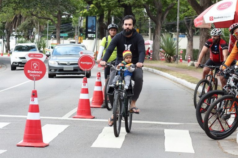 Governo Lula inclui bicicletas públicas no PAC. São Paulo mina expansão cicloviária  