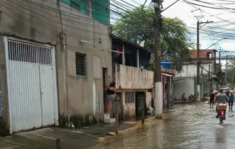 Atingidos por enchente em SP acusam Nunes de não liberar cartão emergencial
