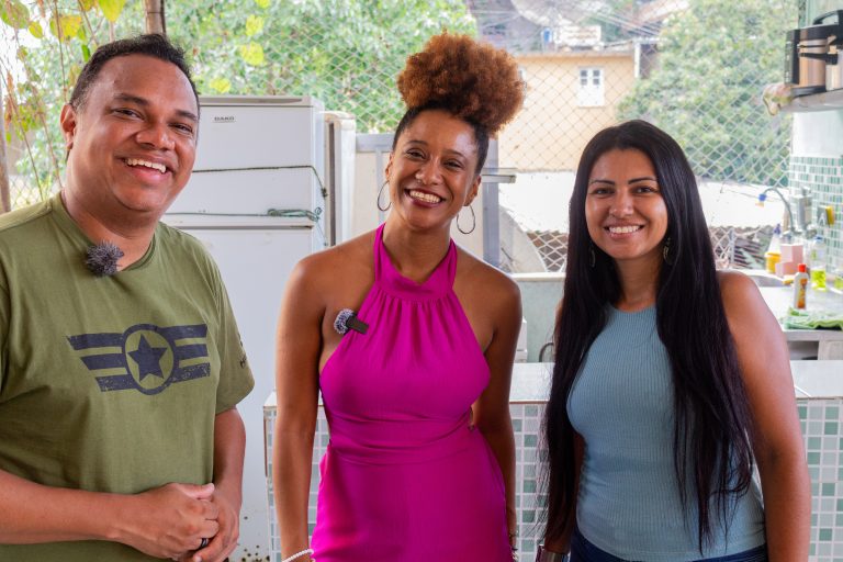 ‘Voz do Lins’: mídia comunitária atua há mais de dez anos no Complexo do Lins (RJ)