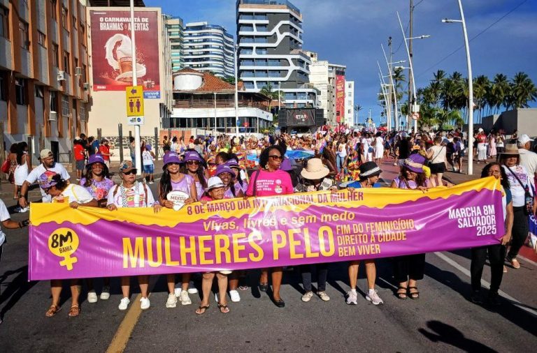 Mulheres saem às ruas na Bahia em luta por direitos, contra o racismo e fascismo