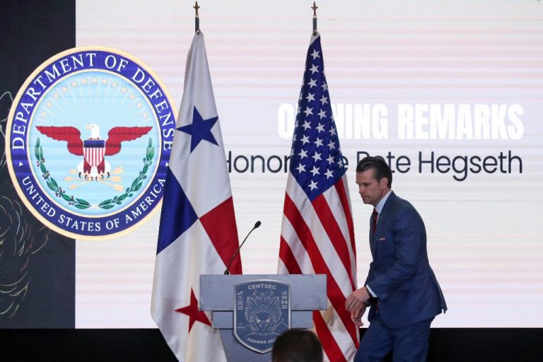 Governo panamenho deixa EUA ocuparem militarmente o Canal do Panamá