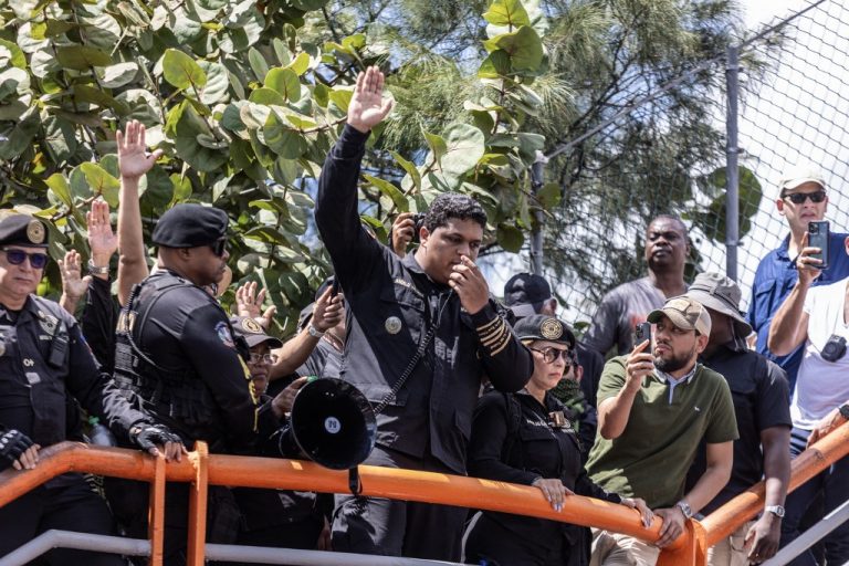 Governo de ultradireita da vizinha República Dominicana estimula ódio a haitianos