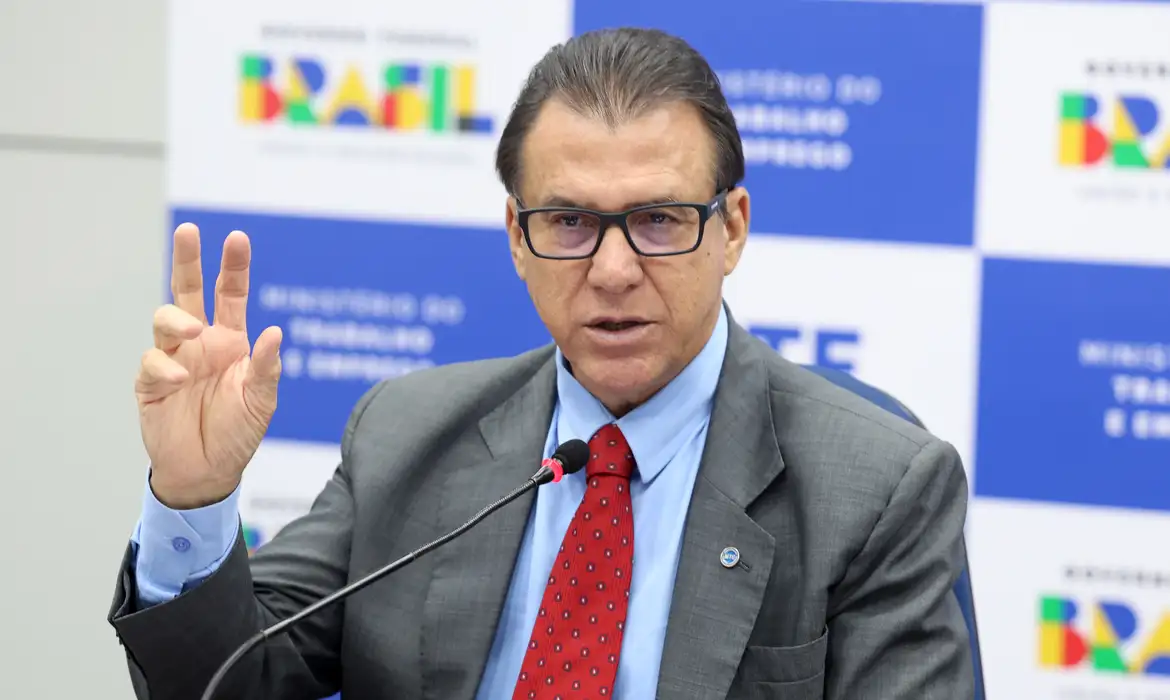o ministro do Trabalho, Luiz Marinho