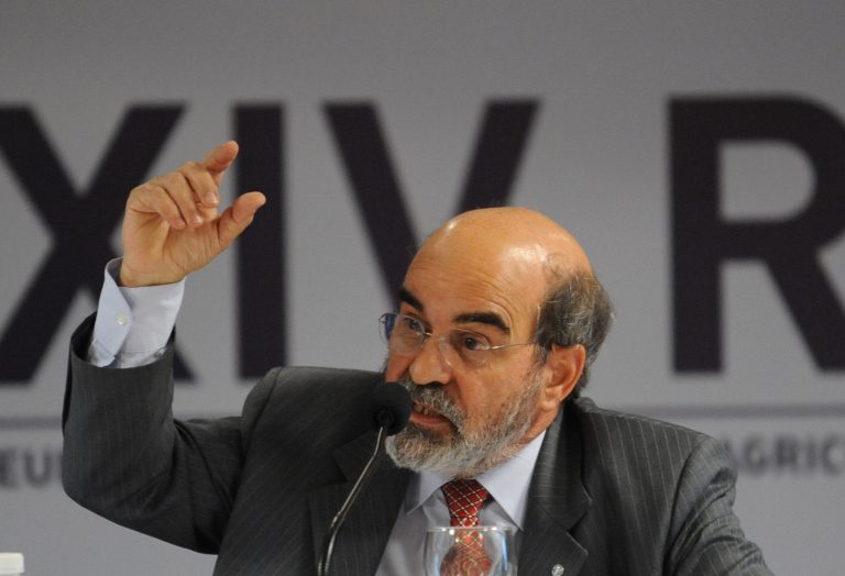 ‘Supermercados não têm função social no Brasil’, diz Graziano frente à inflação dos alimentos