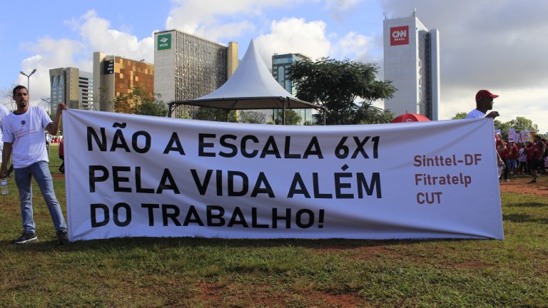 Manifestação em Brasília nesta quinta (10) cobra taxação de fortunas e fim da escala 6x1