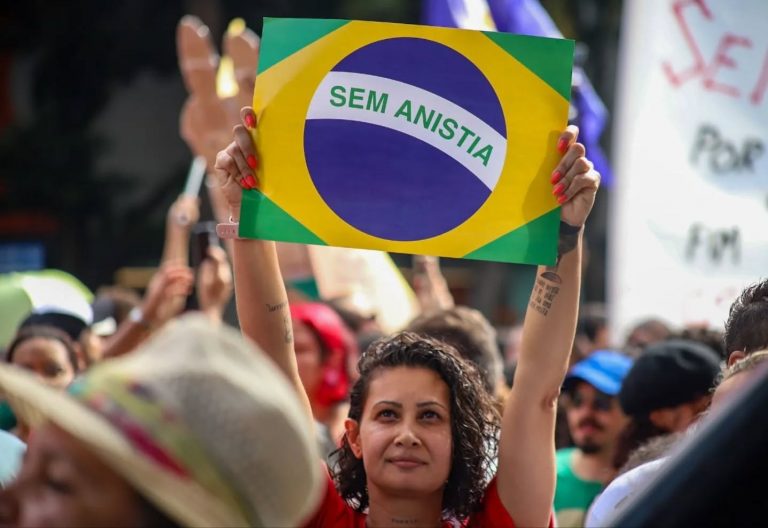 Para enfrentar a extrema direita, precisamos de estratégia política e unidade 