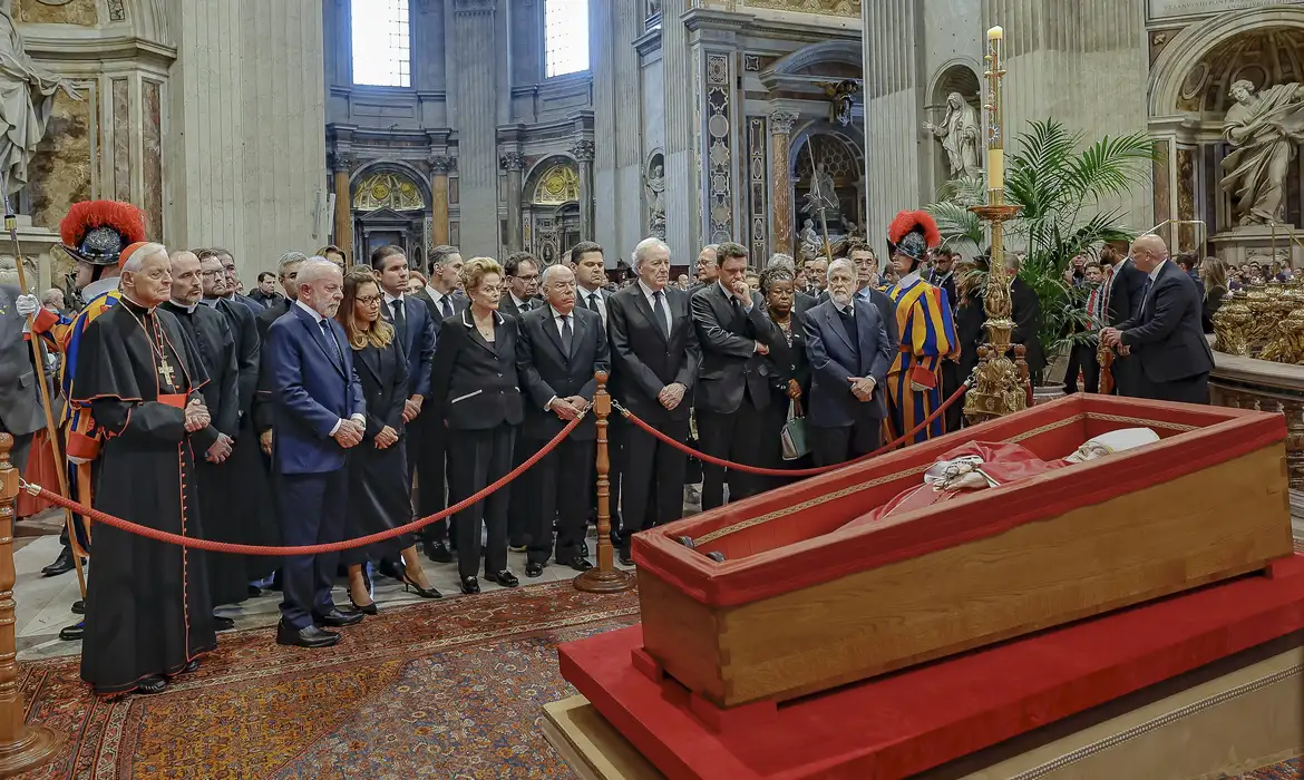 Lula e comitiva brasileira participam do funeral do Papa Francisco