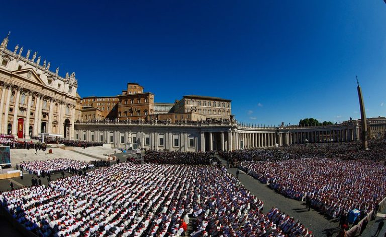 Papa Francisco é sepultado em Roma, em funeral com chefes de Estado e 250 mil pessoas