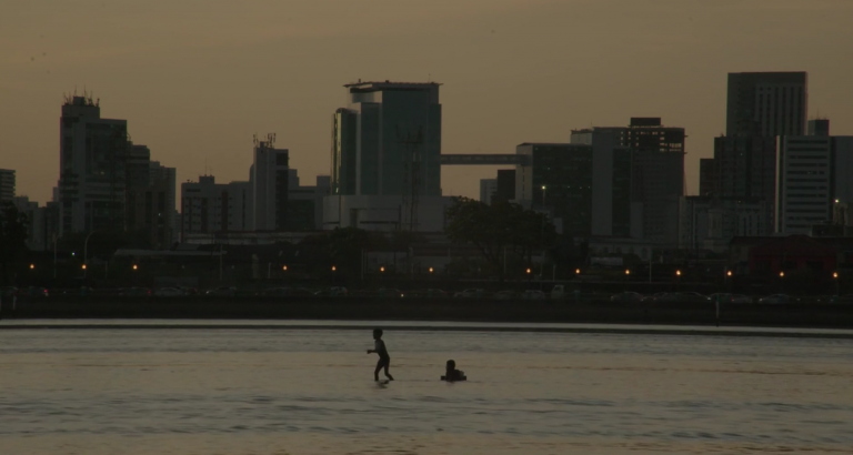 Filme expõe desigualdade no acesso à água potável no Recife; saiba onde assistir