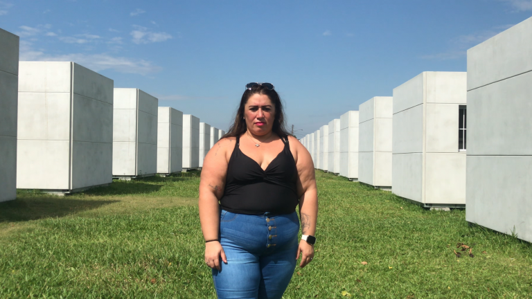 Em Canoas (RS), atingidos pelas enchentes de 2024 seguem em abrigos mesmo com casas provisórias