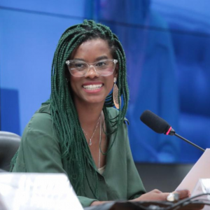Deputada Carol Dartora - Colunista BdF PR