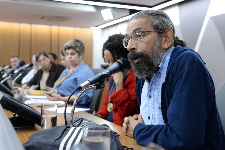 Professor Carlos Roberto Horta lança livro sobre pedagogia da práxis operária