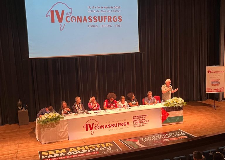 Congresso de servidores da educação federal em Porto Alegre aprova mobilização contra a anistia
