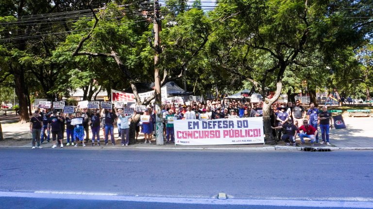 Servidores protestam contra criação de 809 cargos comissionados no Tribunal de Justiça do RS