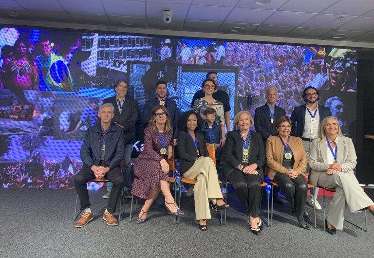 Associação Riograndense de Imprensa faz homenagem a comunicadores gaúchos no Dia do Jornalista