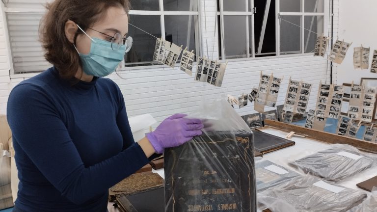 Museus do RS resgataram 'a memória embaixo d'água' após enchentes de 2024