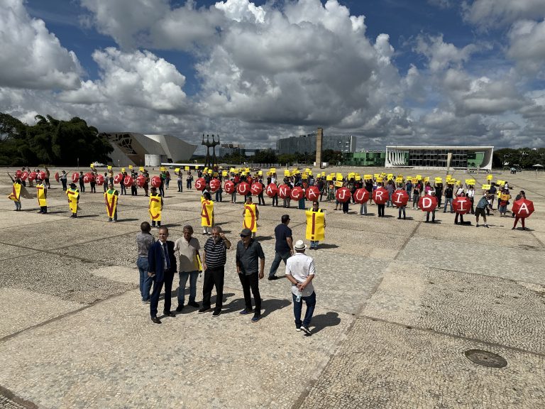 'Com 26% a menos, não há universidade', protestam servidores técnico-administrativos da UnB
