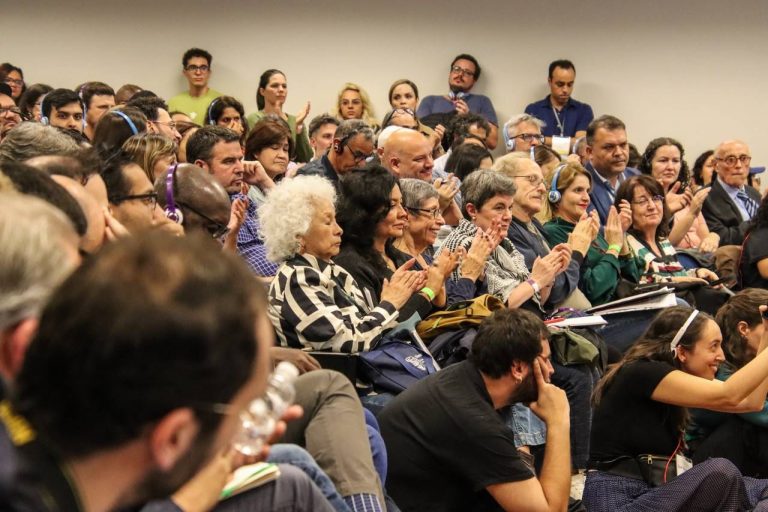 Subordinação ao 'centro do capitalismo' limita desenvolvimento industrial do Sul Global