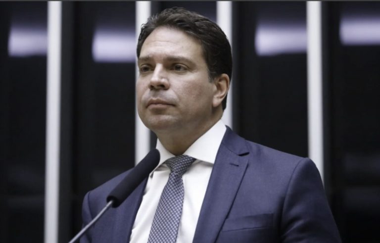 STF decreta prisão de Ramagem, condenado por trama golpista, após fuga para a Flórida