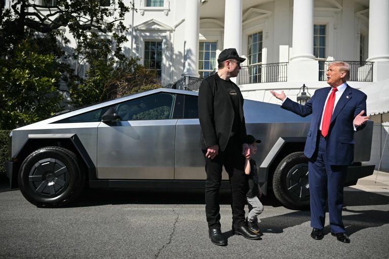 Ações da Tesla sobem após reportagem sobre saída de Musk do governo dos EUA