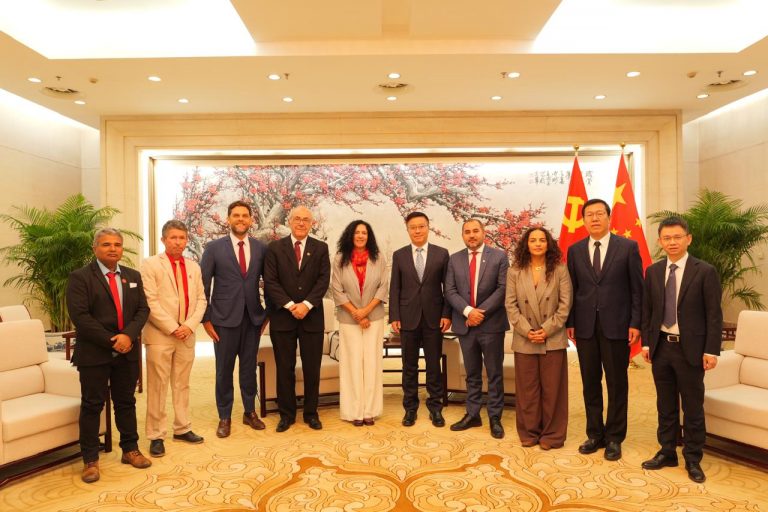 Parlamentares ligados a pauta da reforma agrária visitam China