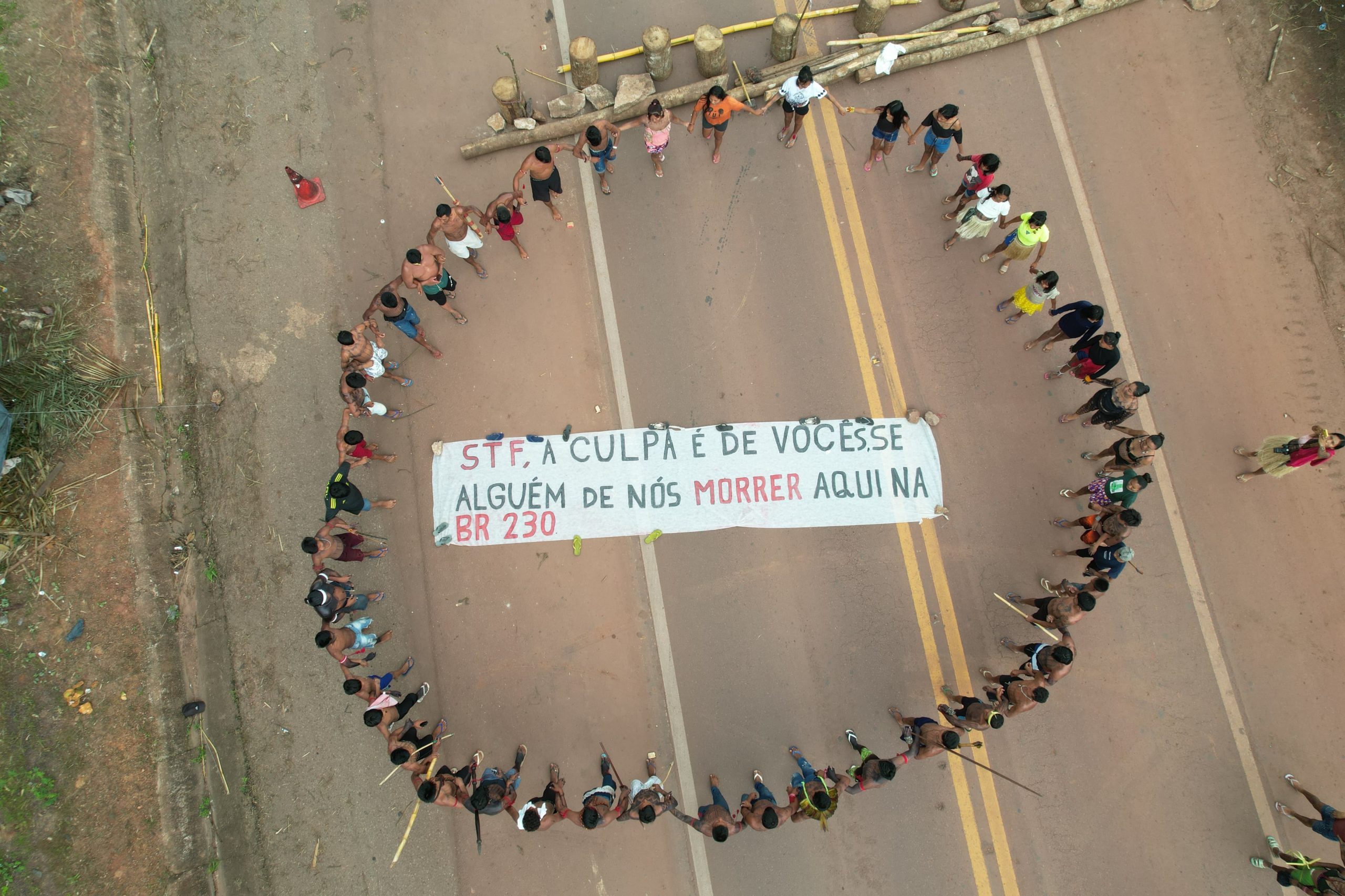 Cerca de 200 indígenas se revezaram durante os bloqueios na BR-163, no Pará