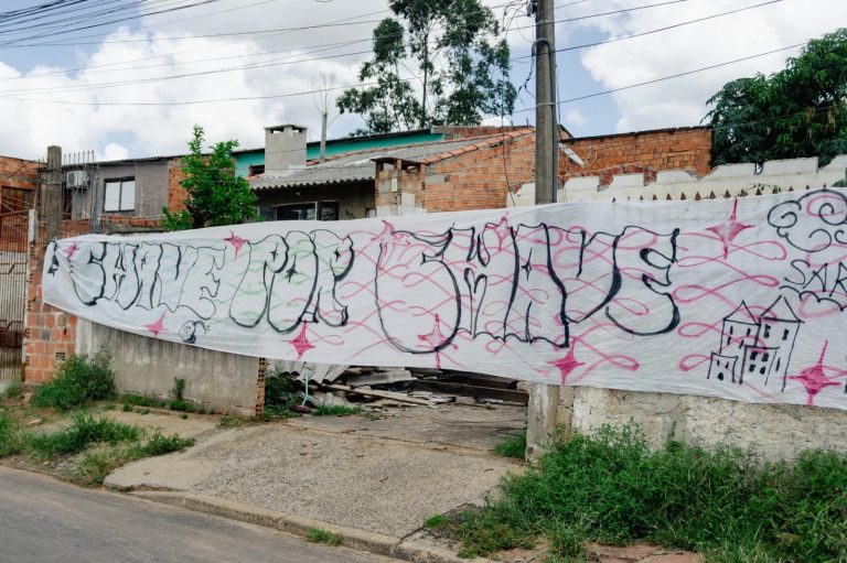 Situação das famílias próximas ao dique do Sarandi, em Porto Alegre, segue sem resolução