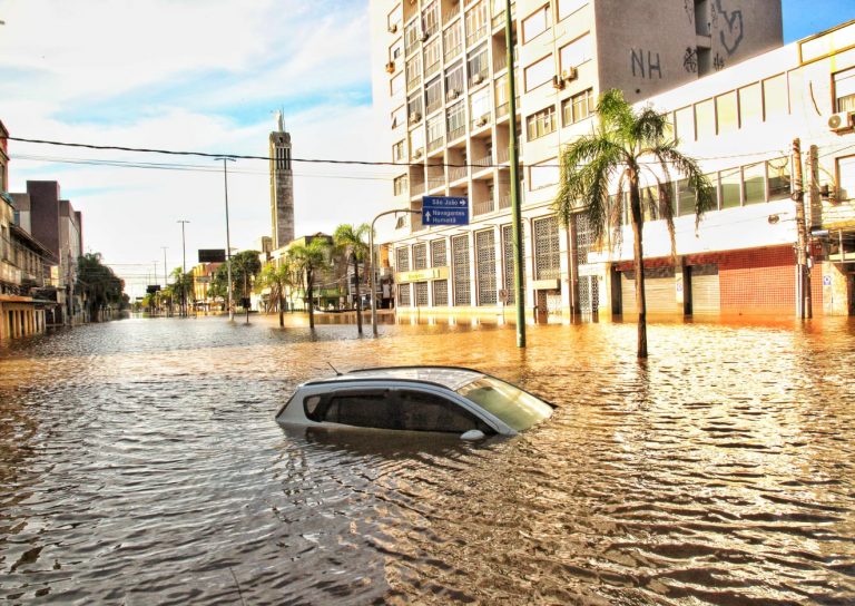 Evento analisa revisão do Plano Diretor e políticas de adaptação climática na capital gaúcha