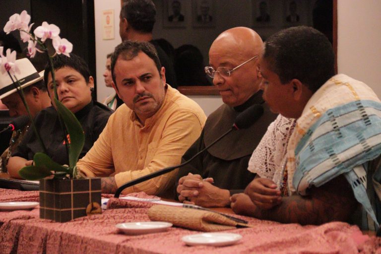 Ato inter-religioso pede freio a processo de cassação de Glauber Braga na Câmara
